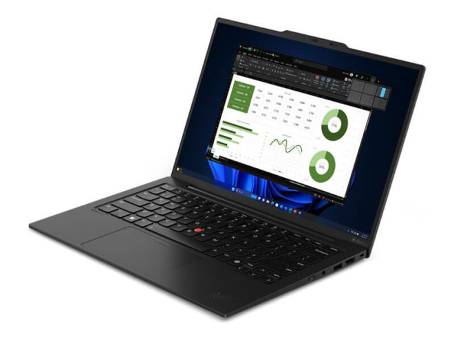 Copy electronica vam predstavlja Laptop LENOVO ThinkPad X1 Carbon U7 14" OLED 32GB, 1T SSD, Win11Pro, 3y [21KC006GSC]. Na fotografiji je crni laptop koji je otvoren pod kutom od 90 stupnjeva. vidi se prednja strana, ali je laptop malo zakrenut u desnu stranu. Na ekranu je slika  excel tablice.
