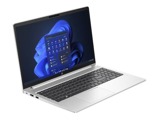 Copy Electronic vam predstavlja Laptop HP ProBook 450 G10 i5-1335U 15.6i 16/1TB [9G215ET#BED].  Na fotografiji je svijetlo srebrni laptop, otovren je pod kutom od 90 stupnjeva. Vidi se prednja strana, ali je laptop malo zakrenut u desnu stranu. Na ekranu je crno-plava pozadina