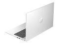 Copy Electronic vam predstavlja Laptop HP ProBook 450 G10 i5-1335U 15.6i 16/1TB [9G215ET#BED]. Na fotografiji je laptop koji je otvoren pod kutom od 90 stupnjeva. Okernu je tako da se vidi stražni dio poklopac. Zakrenut je malo u lijevo pa se vidi i jedan dio crne tipkovnice. Laptop je svijetlo srebrne boje.