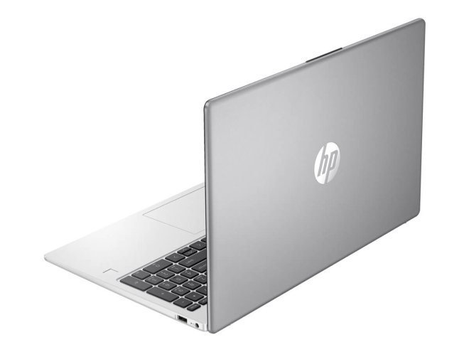 Copy electronic vam predstvlja Laptop HP 250 G10 i3-1315U 15.6" 16GB, 512GB, Win11Home [9Y7A4ET#BED]. Na fotografiji je srebrni laptop, vidi se stražnja strana od ekrana, ali je laptop malo zakrenut u desnu stranu pa se vidi i mali dio tipkovnice koje je crna. Laptop je otvoren pod kutom od 90 stupnjeva.