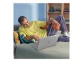 Copy electronic vam predstavlja Laptop HP 17 cn3028nm i5-1334U 17.3" 16GB, 512GB, Win11H [9N4E9EA#BED]. Na fotografiji je tinejdžer u svojoj sobi na krevetum a ispred njega je srebrni laptop. Sa desne strane je polica sa knjigama. Laptop je otvoren pod kutom od 90stupnjeva.