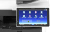 Copy electronic vam prerdstavlja Printer Nashuatec IM 350FSE, Multifunkcijski, laserski, crno bijeli ispis. Na fotografiji je 10" zaslon u boji. Na njemu su upravljački gumbi. Zaslon je Touchscreen. Pozadina ekrana je svijetlo plava.