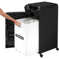Copy electroni vam predstavlja Uništavač papira Fellowes AutoMax™ 550C, razina sigurnosti P-4, do 550 listova A4, kapacitet 83 l. Na fotografiji je crni uređaj. Sa prednje strane se vadi koš za papir. I na fotografiji je zenska ruka koja je izvukla taj koš koji je pun papira.