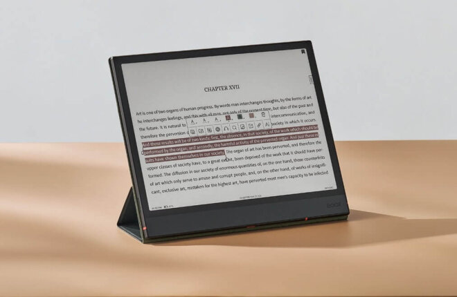 Copy electronic vam predstavlja Boox zaštitno kućište Magnetic za Note Air4 10.3″, OBMCA4C103. Na fotografiji je kućište u koje je postavljen tablet tako da stoji vodorvno pod kutom od 100 stupnjeva. Nagnut je u desnu stranu pod kutom 30 stupnjeva pa se vidi i lijeva bočna strana.