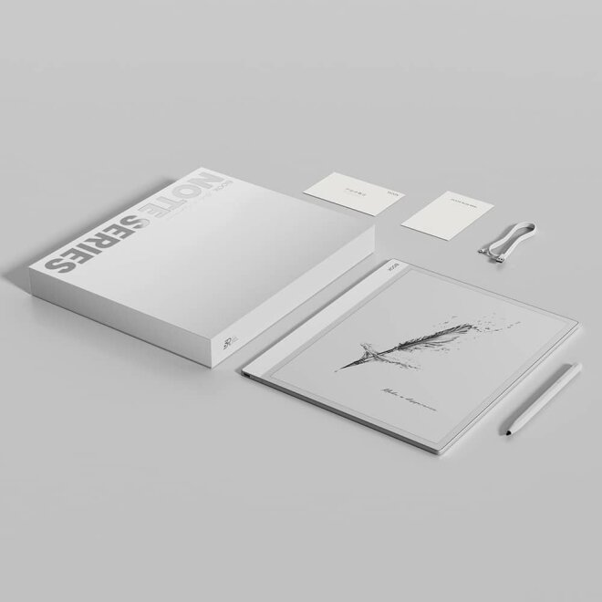 Copy electronic vam predstavlja Tablet Onyx Boox Max 13.3″ ePaper tablet, OBNM1. Na fotografiji je tablet a pored njega je kutija, olovka, kabel i upute što dođu uz tablet