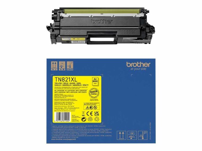 Copy Electronic vam predstavlja BROTHER TN-821XLY Toner Cartridge Yellow [TN821XLY]. Na slici je toner i ambalaža za toner. Na ambalažije označena boja i broj tonera i logo od Brothera. Toner na duže kraju ima žuti valjak.