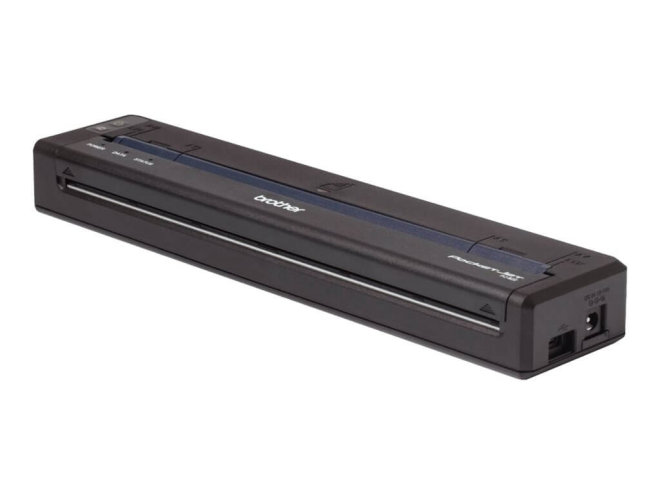 Copy electronic vam redstavlja Printer BROTHER PJ822Z1 A4 Mobile Thermal [PJ822Z1]. Na fotografiji je crni printer koji je manjih dimnezije.  Širina: 25,5 cm Dubina: 5,5 cm Visina: 3 cm. Printer je malo zakrenut u lijevu stranu, pa se vidi prednja i desna bočna strana.